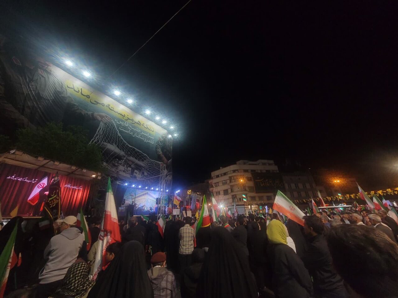 حال و هوای پردیس فرهنگی بنیاد شهید در شب میلاد امام هشتم