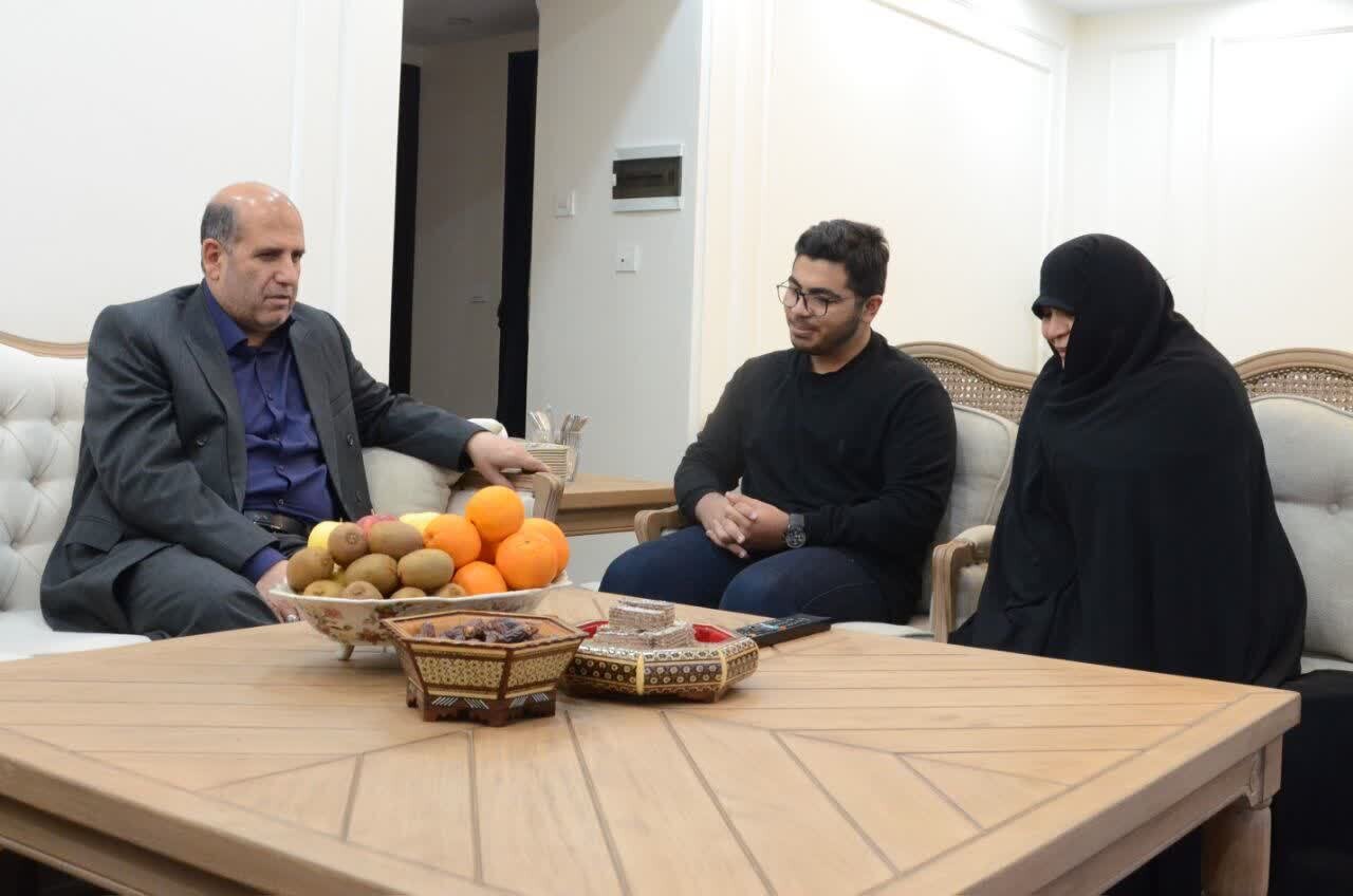 دیدار با خانواده شهیدان سرباز گمنام امام زمان