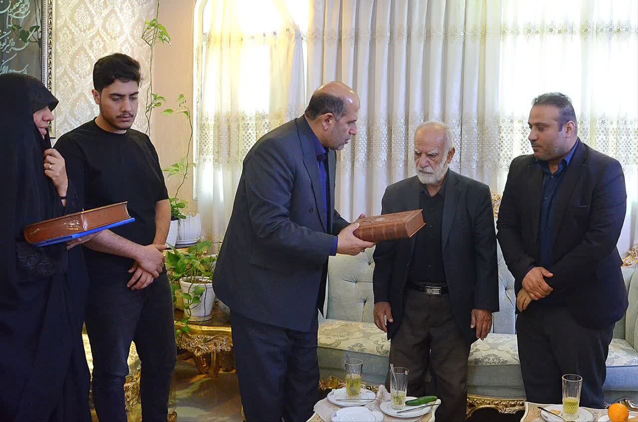 دیدار با خانواده شهیدان سرباز گمنام امام زمان