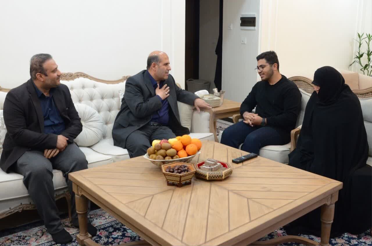 دیدار با خانواده شهیدان سرباز گمنام امام زمان