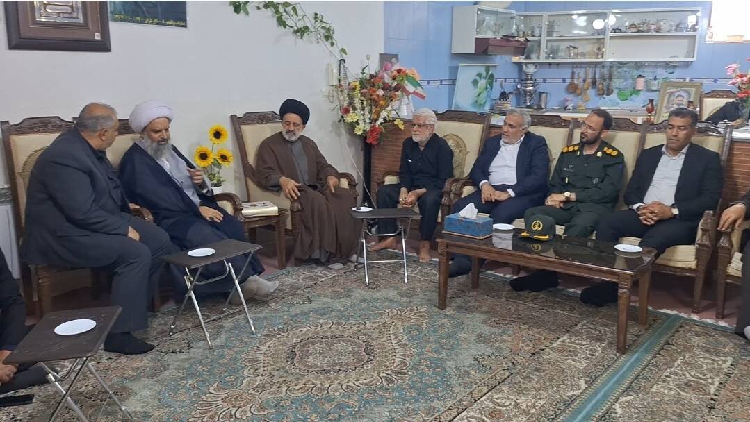 دیدار و تکریم از خانواده‌های شهدا در لنجان