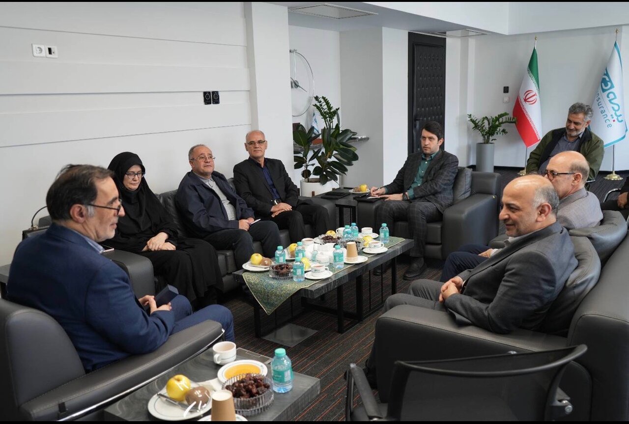 بازدید رئیس بنیاد شهید و امور ایثارگران از بیمه دی