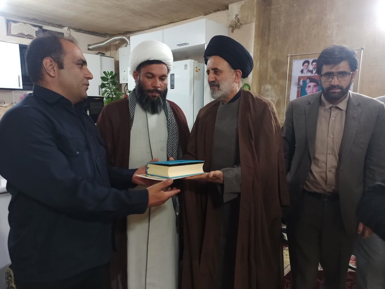دیدار نماینده ولی‌فقیه در بنیاد با خانواده شهیدان سرلشکر شهید سلیمانی، سرتیپ دوم پاسدار بهرامی و شهید رستمی