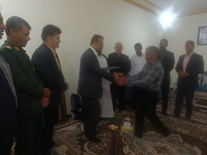 دیدار با خانواده شهدای کارگر در چرام