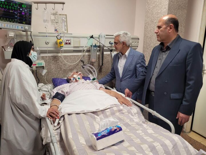 عیادت مدیران بنیاد شهید از جانباز ۷۰ درصد دفاع مقدس