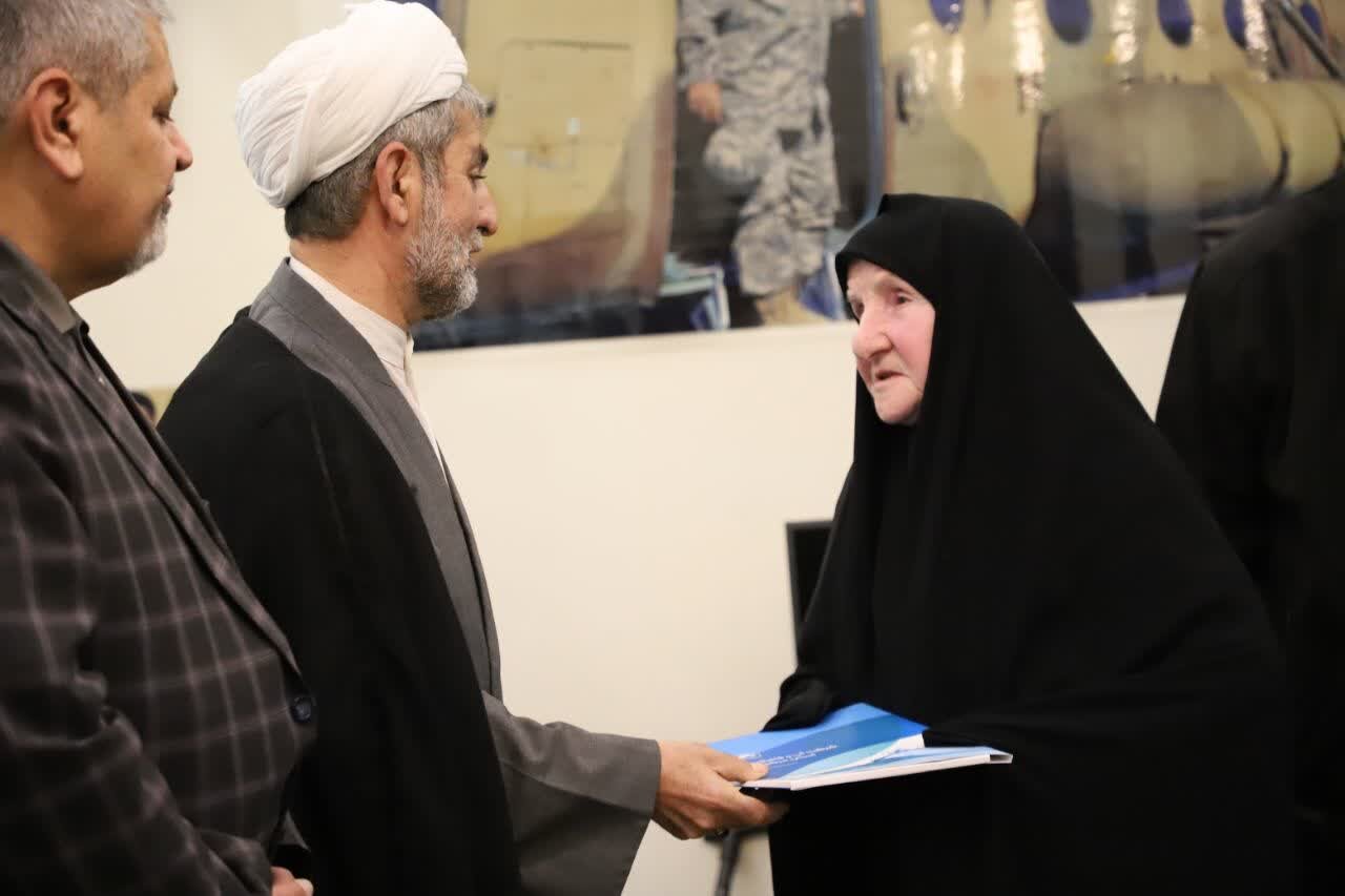 دیدار با خانواده شهید «سردار محمد پاکپور» در روستای دهسد شهرستان خنداب