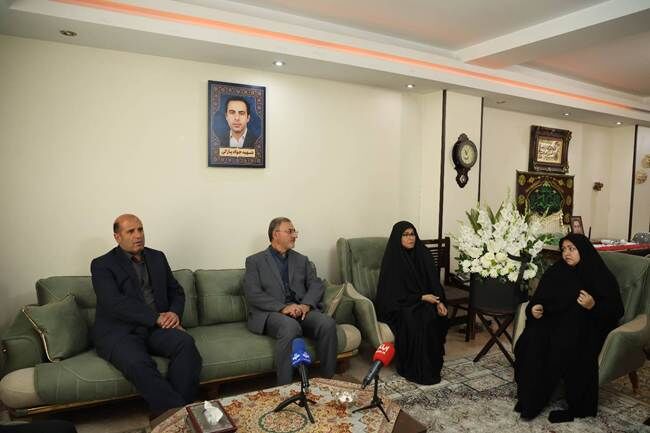 شهدا سند اصالت انقلاب و الگوی ماندگار آیندگان هستند