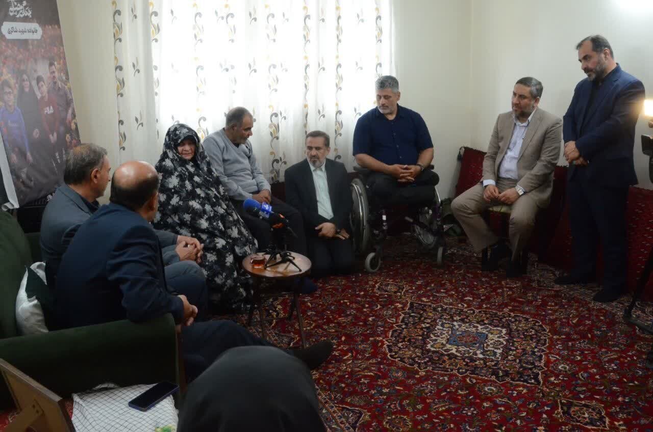 دیدار مدیران بنیاد شهید با خانواده شهدای جنگ رمضان