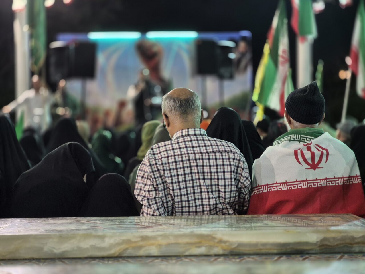 اجتماع مردمی در گلزار شهدای گمنام والفجر منطقه ۱۵ برگزار شد