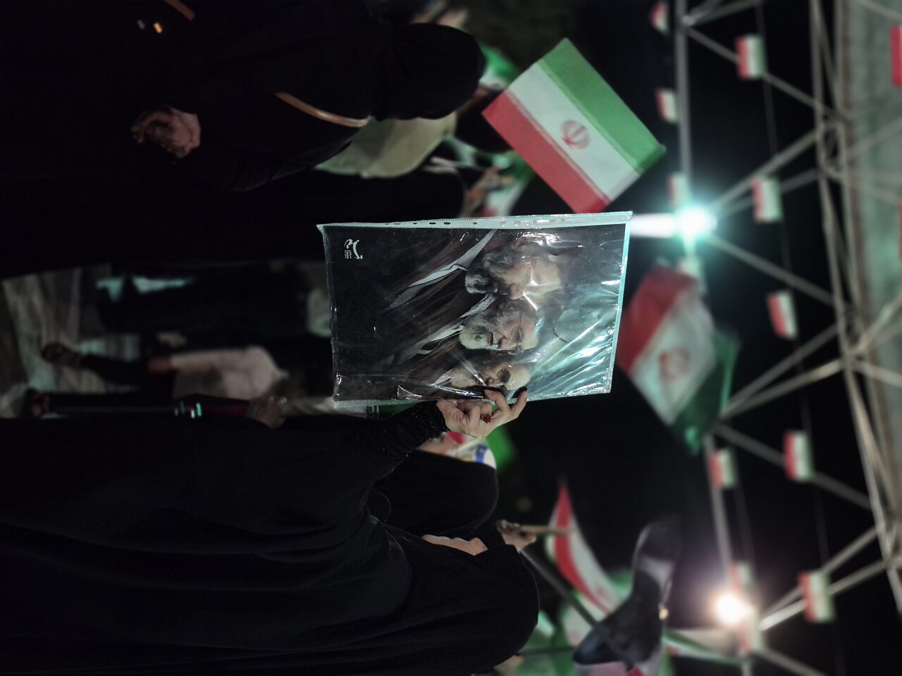 اجتماع مردمی در گلزار شهدای گمنام والفجر منطقه ۱۵ برگزار شد