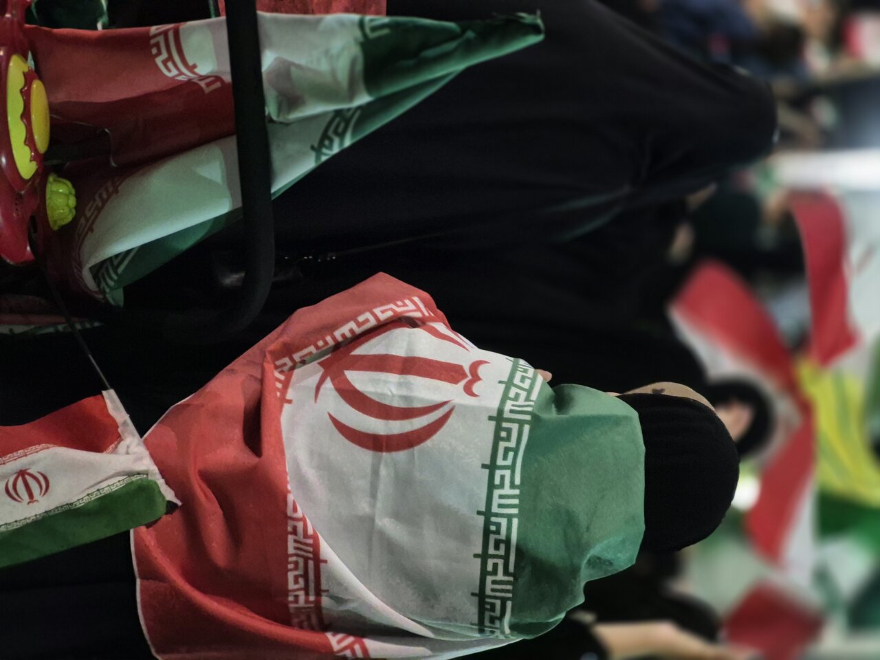 اجتماع مردمی در گلزار شهدای گمنام والفجر منطقه ۱۵ برگزار شد