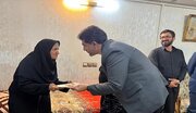 دیدار مدیرکل امور مجلس بنیاد شهید با خانواده شهدای جنگ رمضان در همدان