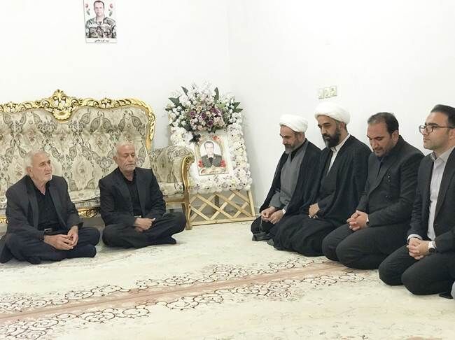دیدار امام جمعه ‌و استاندار ایلام با خانواده‌های معظم شهدای جنگ رمضان