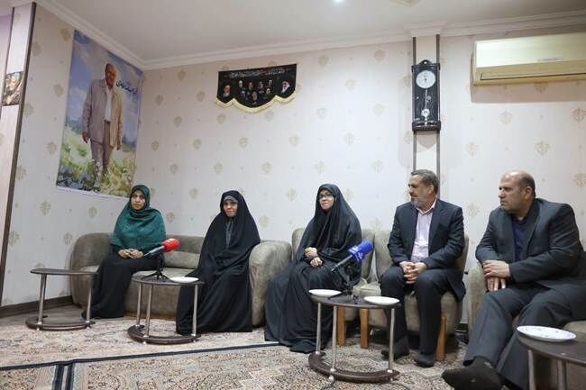 دیدار مدیران بنیاد شهید و امور ایثارگران با خانواده «شهید طاهری»