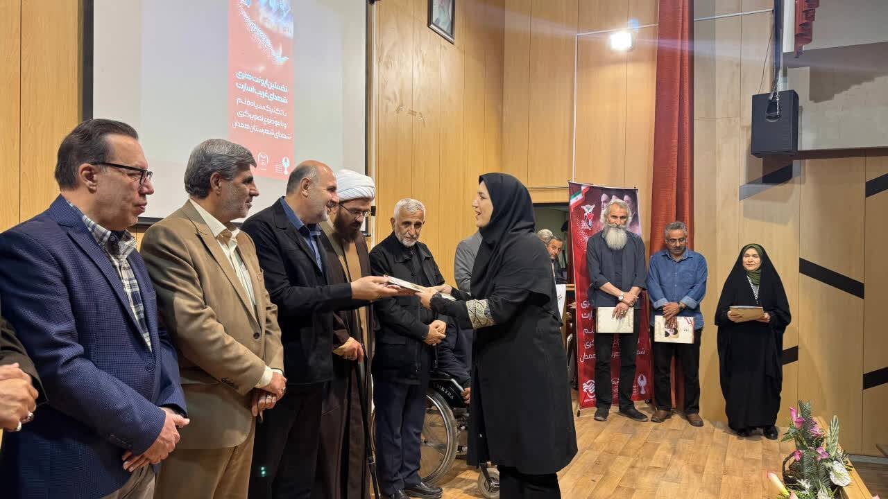 نخستین ایونت هنری شهدای غریب اسارت در همدان برگزار شد