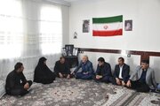 دیدار مسئولان بنیاد شهید لرستان با خانواده شهید «امیرحسین عزیزی»
