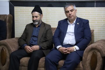دیدار استاندار مرکزی با خانواده شهید «حسن شهبازی» در شهرستان فراهان