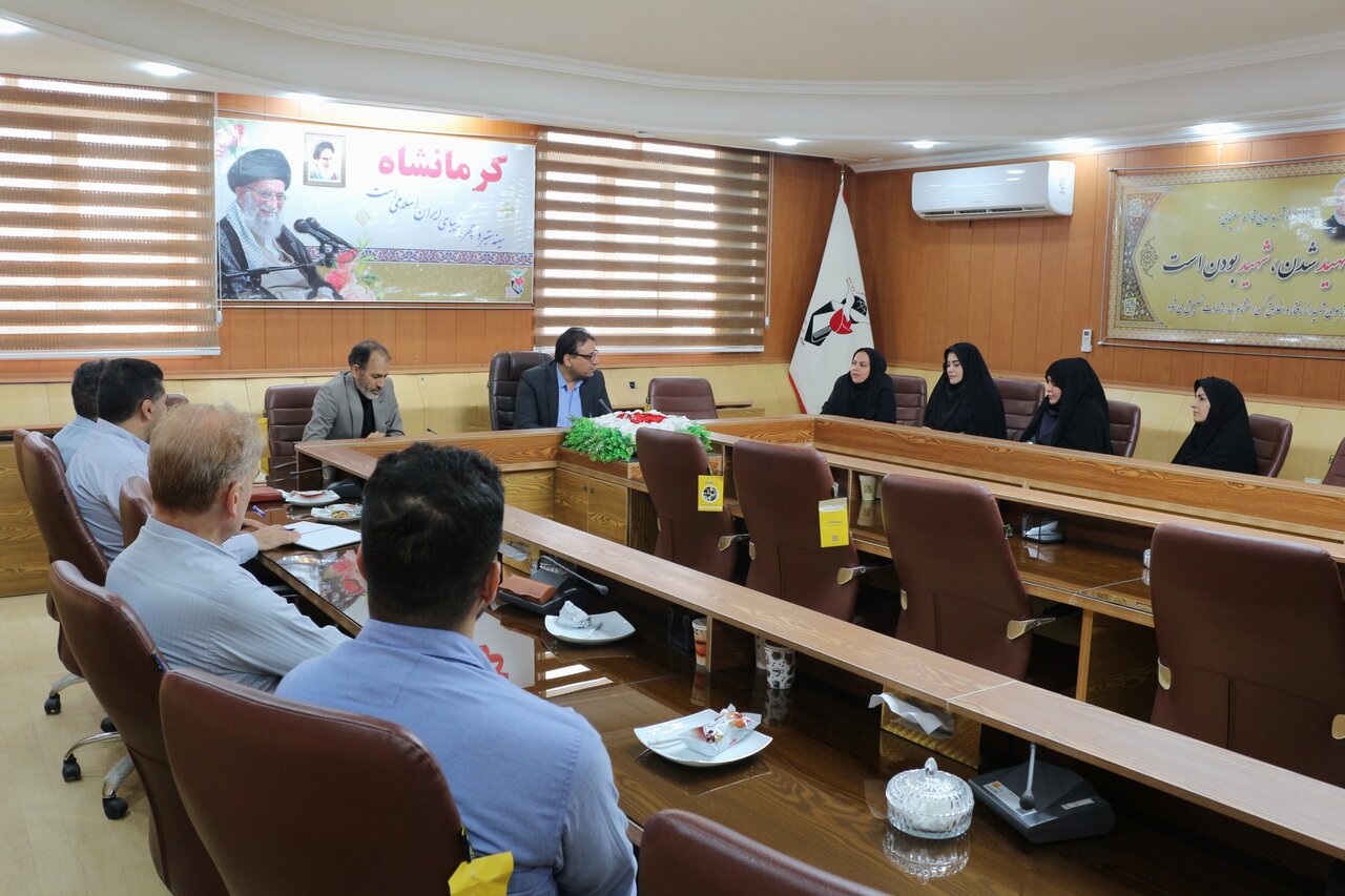 نشست هماندیشی مدیرکل بنیاد شهید کرمانشاه با همکاران معاونت تعاون ستاد استان