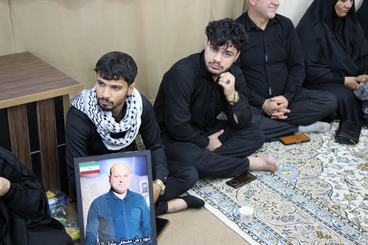 تجلیل زعیم حوزههای علمیه خوزستان از خانوادههای شهدای «جنگ رمضان» اهواز