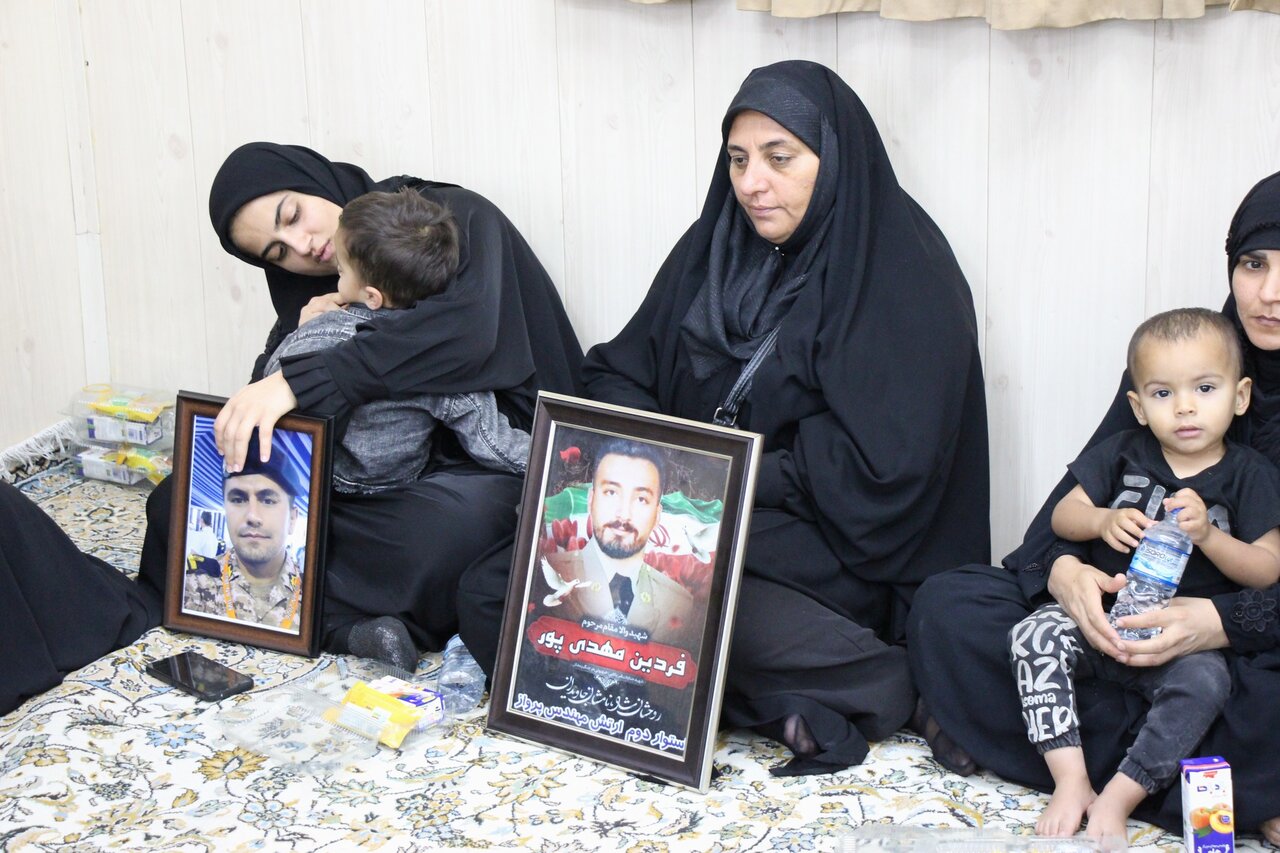 تجلیل زعیم حوزههای علمیه خوزستان از خانوادههای شهدای «جنگ رمضان» اهواز