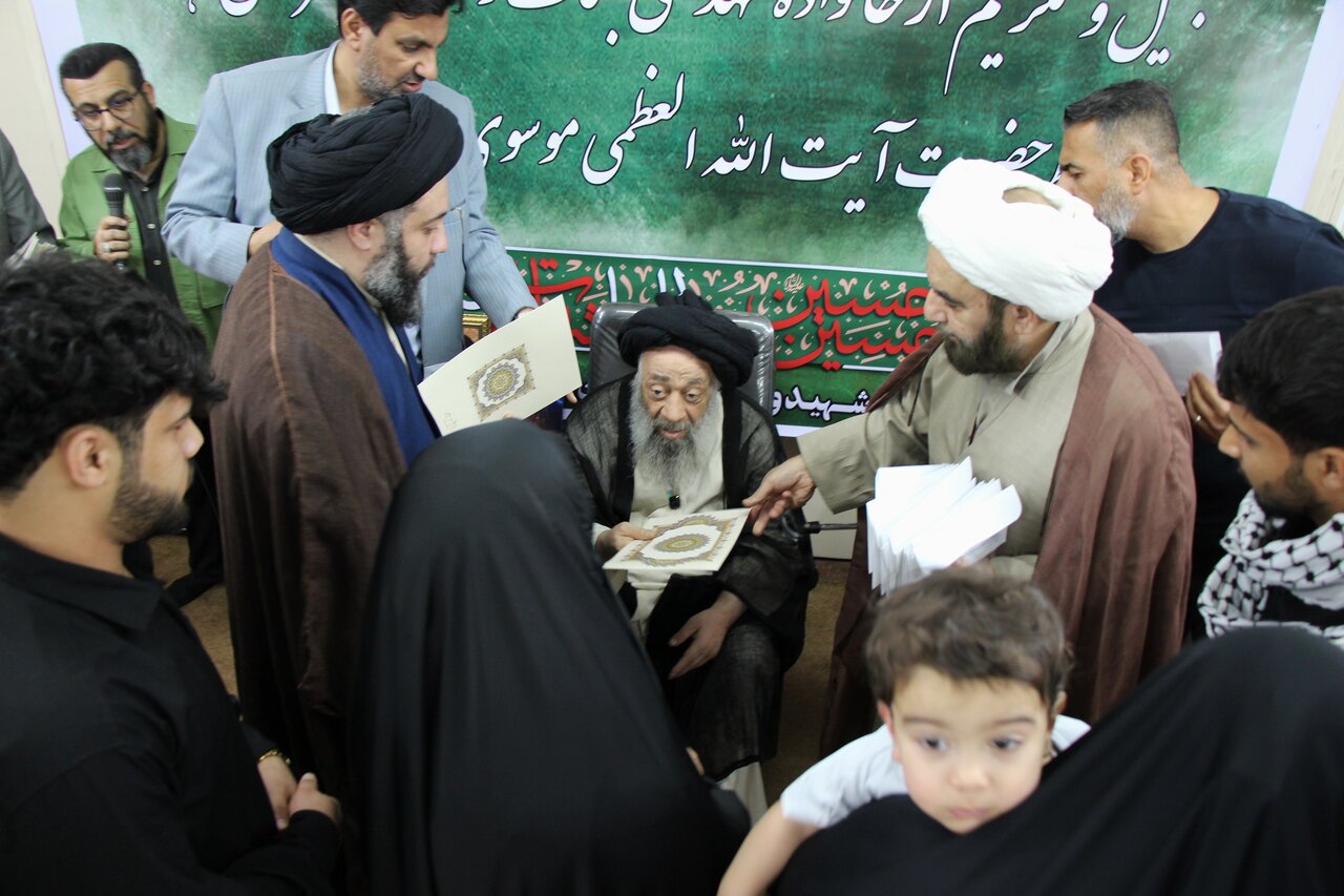 تجلیل زعیم حوزه‌های علمیه خوزستان از خانواده‌های شهدای «جنگ رمضان» اهواز