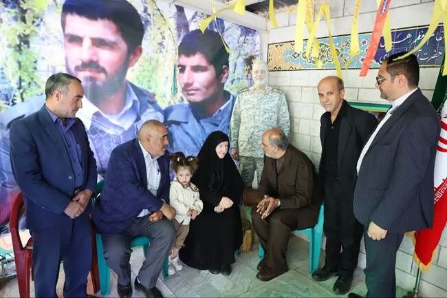 دیدار دبیرکل کنگره شهدای غریب اسارت با مادر سپهبد شهید «حاج محمد پاکپور»