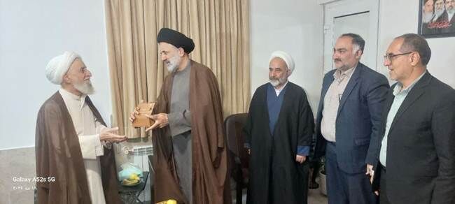 دیدار نماینده ولی فقیه در بنیاد با خانواده شهدای جنگ رمضان در مازندران