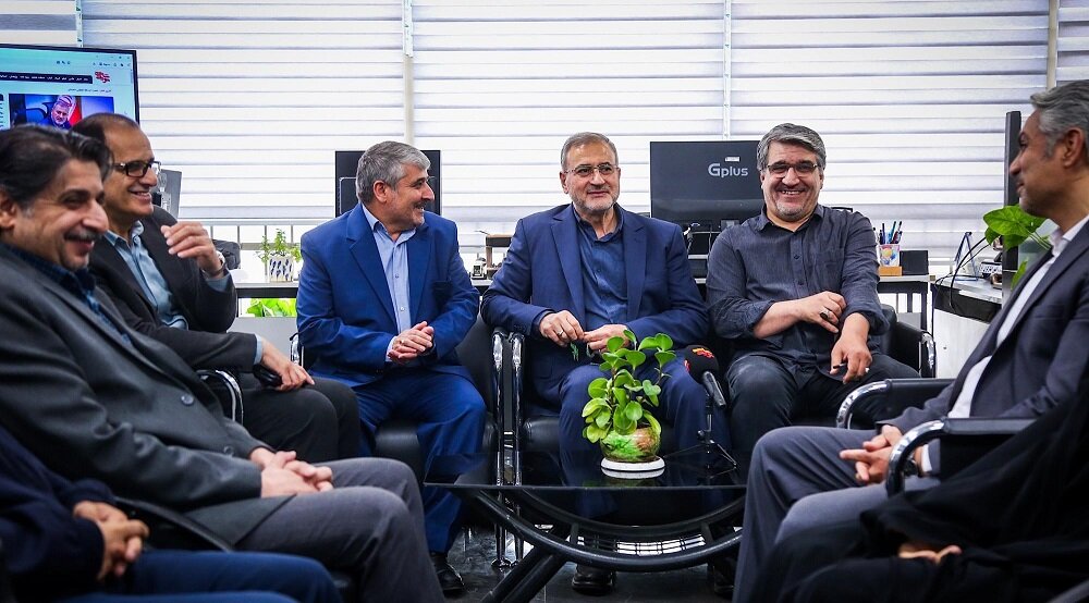 دیدار معاون فرهنگی و آموزشی بنیاد شهید و امور ایثارگران با کارکنان ادارهکل اسناد و انتشارات