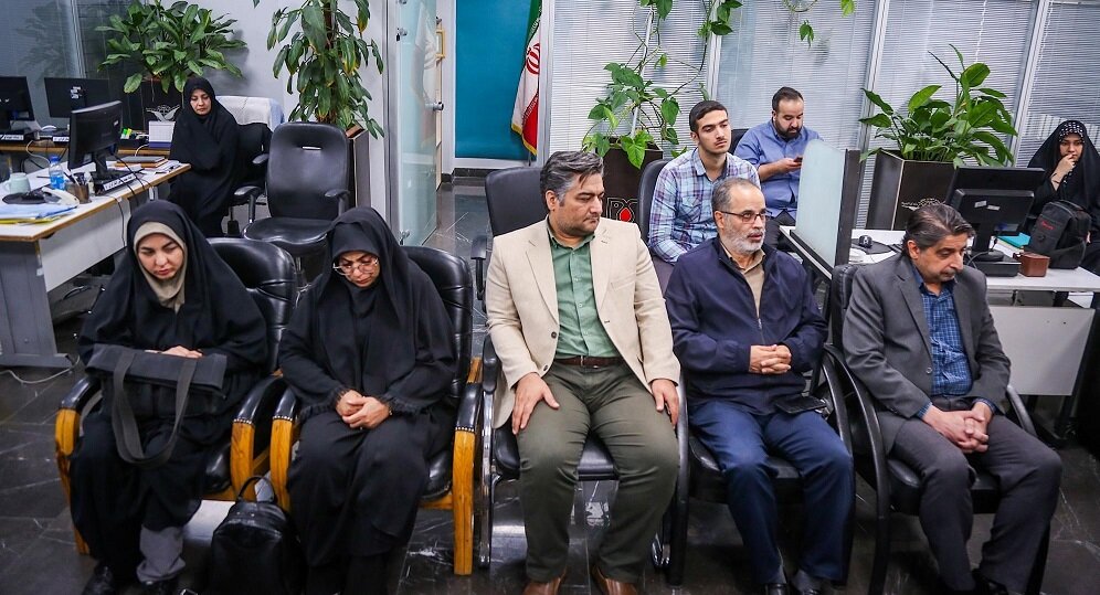 دیدار معاون فرهنگی و آموزشی بنیاد شهید و امور ایثارگران با کارکنان ادارهکل اسناد و انتشارات