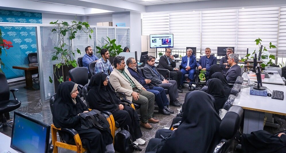دیدار معاون فرهنگی و آموزشی بنیاد شهید و امور ایثارگران با کارکنان ادارهکل اسناد و انتشارات