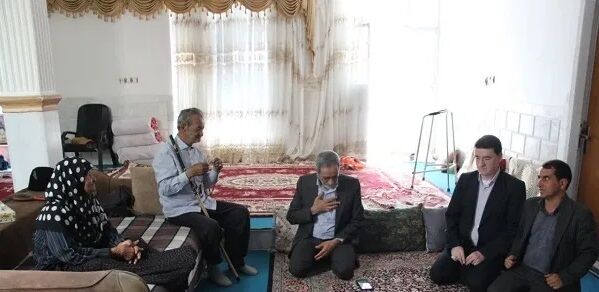 تجلیل از صبر و استقامت ۲۰ خانواده شهید در کرمان
