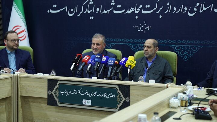 امضای تفاهمنامه ساخت گلزار شهدای میناب