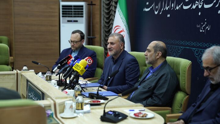 امضای تفاهمنامه ساخت گلزار شهدای میناب
