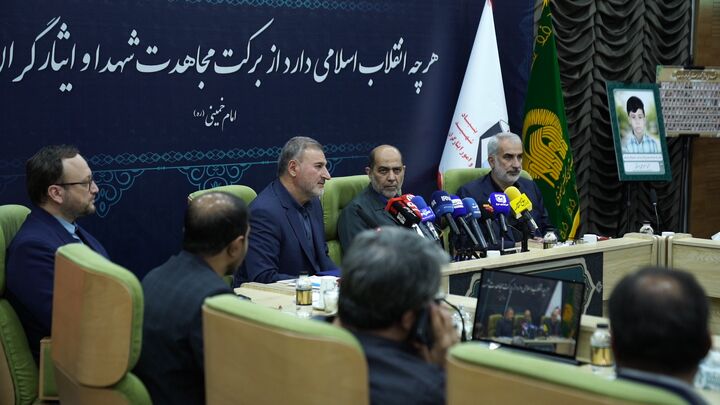 امضای تفاهمنامه ساخت گلزار شهدای میناب