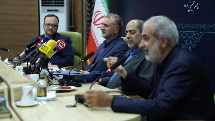 امضای تفاهمنامه ساخت گلزار شهدای میناب