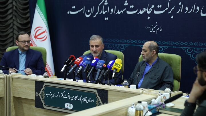 امضای تفاهمنامه ساخت گلزار شهدای میناب