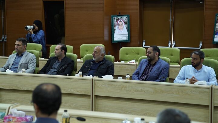 امضای تفاهمنامه ساخت گلزار شهدای میناب