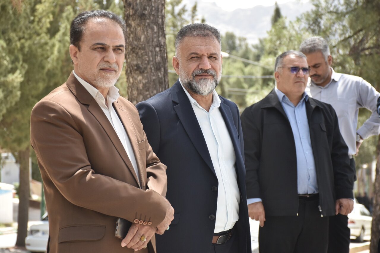آیین گلباران و عطر افشانی گلزار مطهر شهدای شهرستان خرم‌آباد