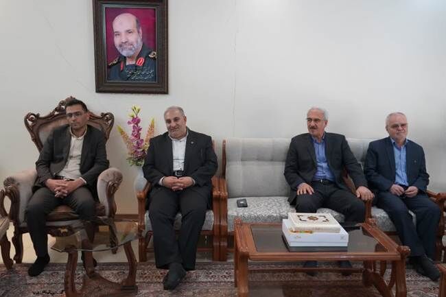 دیدار مسئولان بنیاد شهید با خانواده «شهیدان معزز زاهدی، طباطبایی و لبافی» در اصفهان