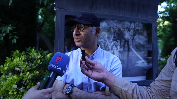 روایت «مهدی آشنا» از قاب‌های ناتمام مقاومت در قلب پارک هنرمندان/ تقدیر از نگاه باز بنیاد شهید در حمایت از هنر مردمی