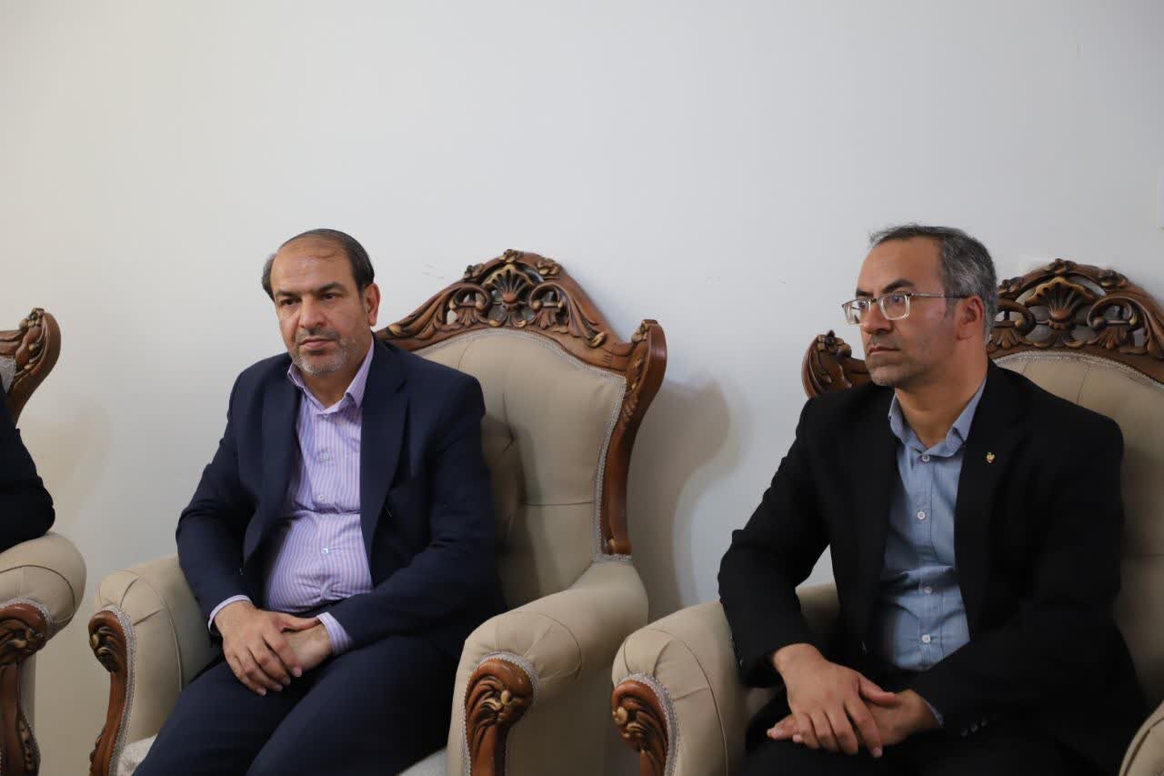 دیدار استاندار مرکزی با خانواده شهیده والامقام «ملیحه عطاءاللهی» از شهدای جنگ رمضان