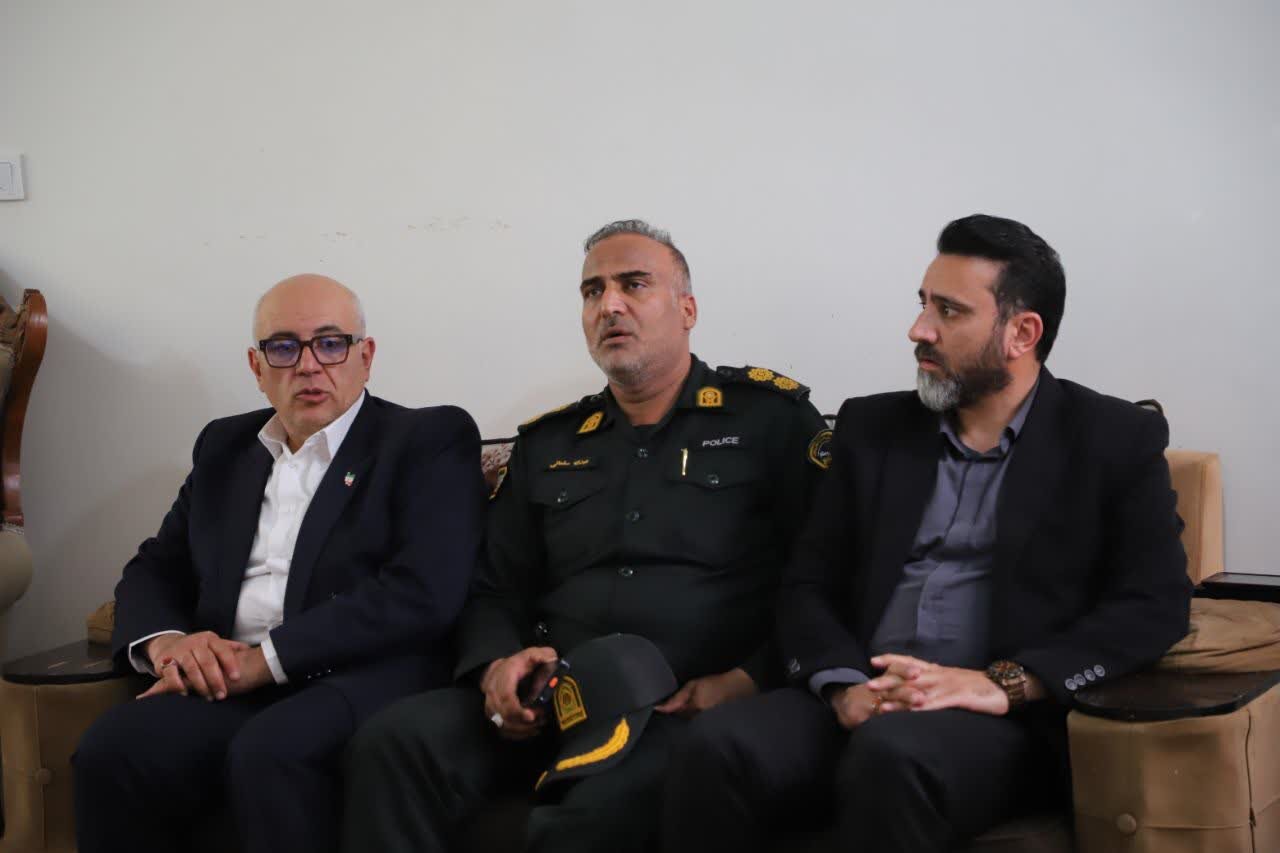 دیدار استاندار مرکزی با خانواده شهیده والامقام «ملیحه عطاءاللهی» از شهدای جنگ رمضان
