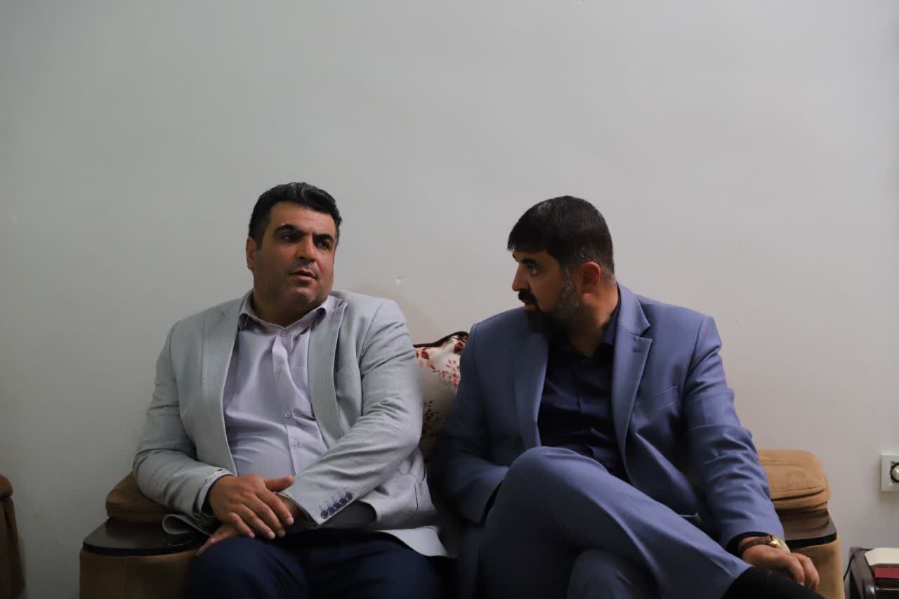 دیدار استاندار مرکزی با خانواده شهیده والامقام «ملیحه عطاءاللهی» از شهدای جنگ رمضان