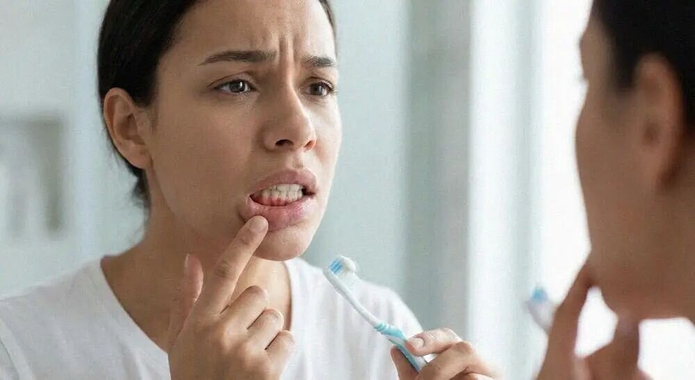 مسواک خونی؛ زنگ خطر خاموش برای سلامت لثه‌ها