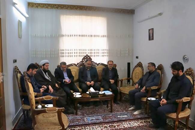 دیدار مدیرکل بنیاد شهید و امور ایثارگران استان زنجان با همسر و فرزندان شهید ناصر جمال‌خانی