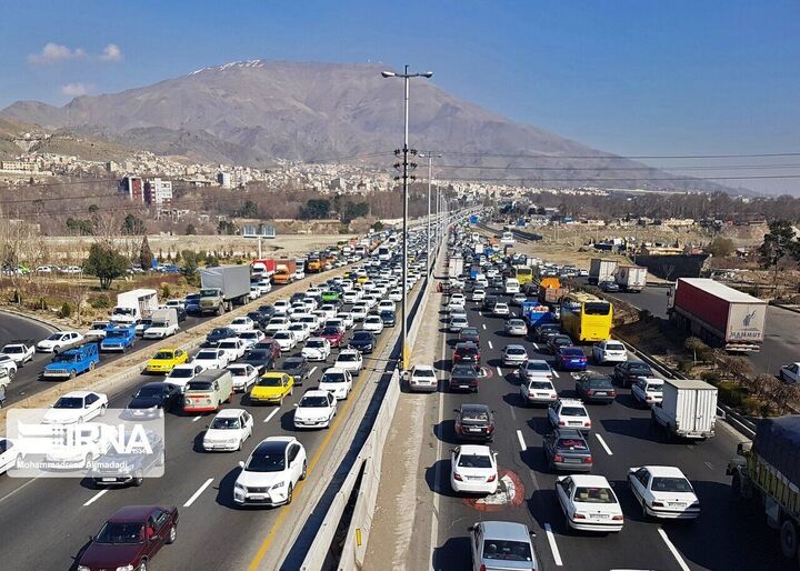 ترافیک خودرویی در کندوان و هراز سنگین است
