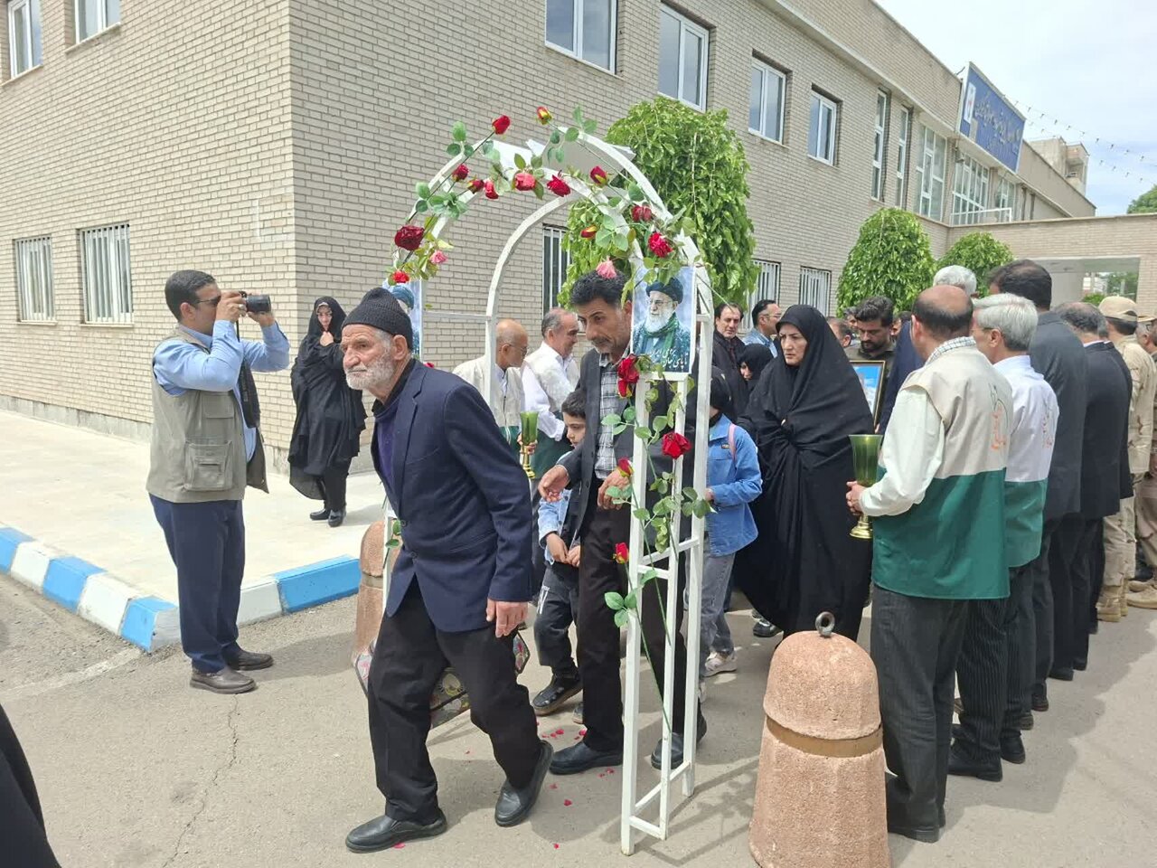 اعزام نخستین کاروان خانواده‌های شهدای جنگ رمضان اردبیل به مشهد مقدس