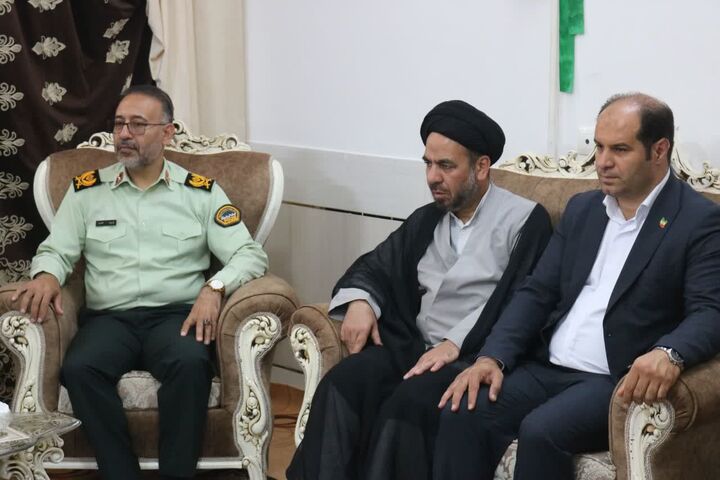 دیدار استاندار مرکزی با خانواده شهیدان شیخی و حیدری