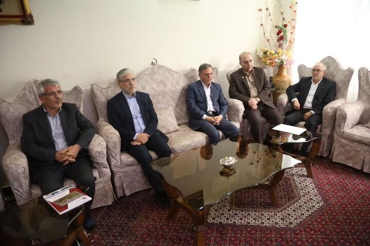 وزیر علوم: خانواده‌های شهدا سرمایه‌های معنوی کشور هستند