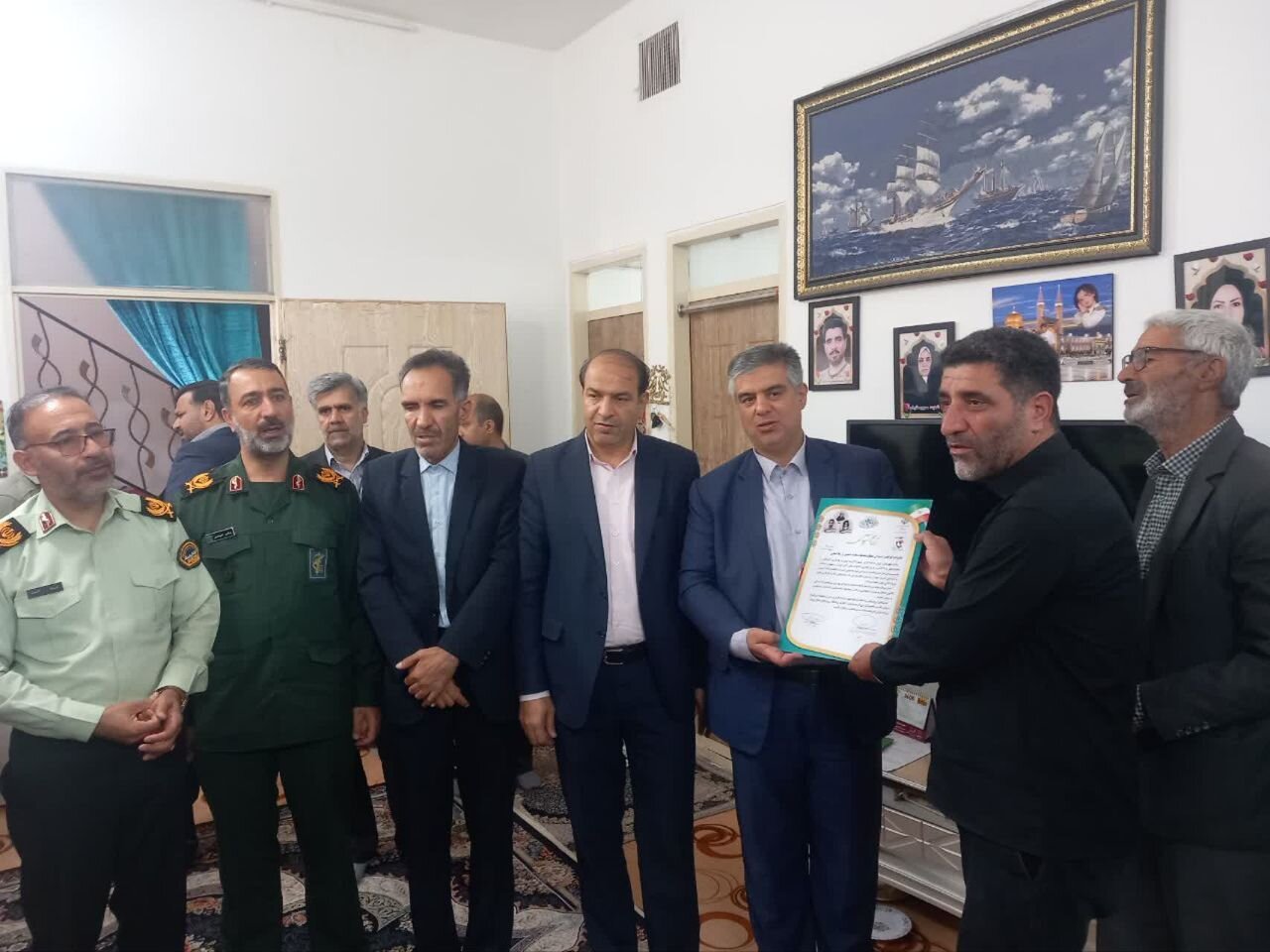 دیدار استاندار مرکزی با خانواده شهیدان شیخی و حیدری